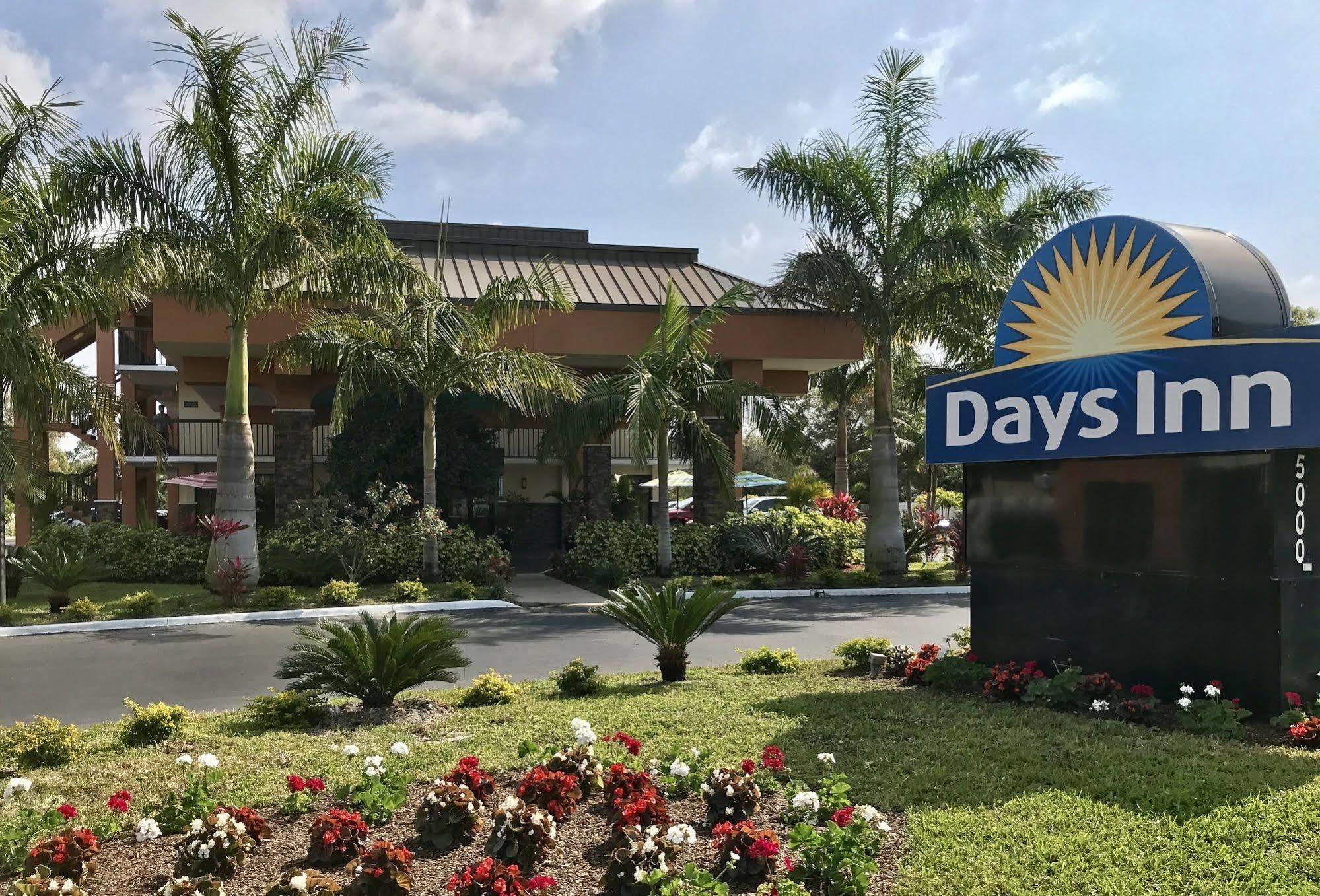 Days Inn By Wyndham Sarasota Bay Екстер'єр фото